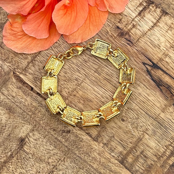 ✨Anne Klein enamel and gold tone bracelet with clasp closure - Picture 4 of 7